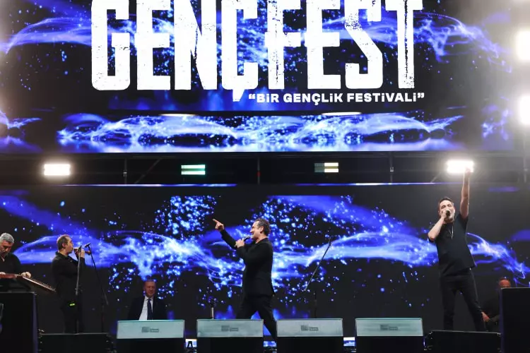 Cumhurbaşkanı Recep Tayyip Erdoğan, Ferhat Göçer ve Sagopa Kajmer... GENÇFEST'e damga vuran anlar! 14