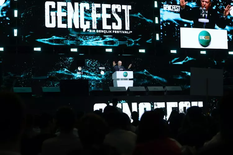 Cumhurbaşkanı Recep Tayyip Erdoğan, Ferhat Göçer ve Sagopa Kajmer... GENÇFEST'e damga vuran anlar! 6