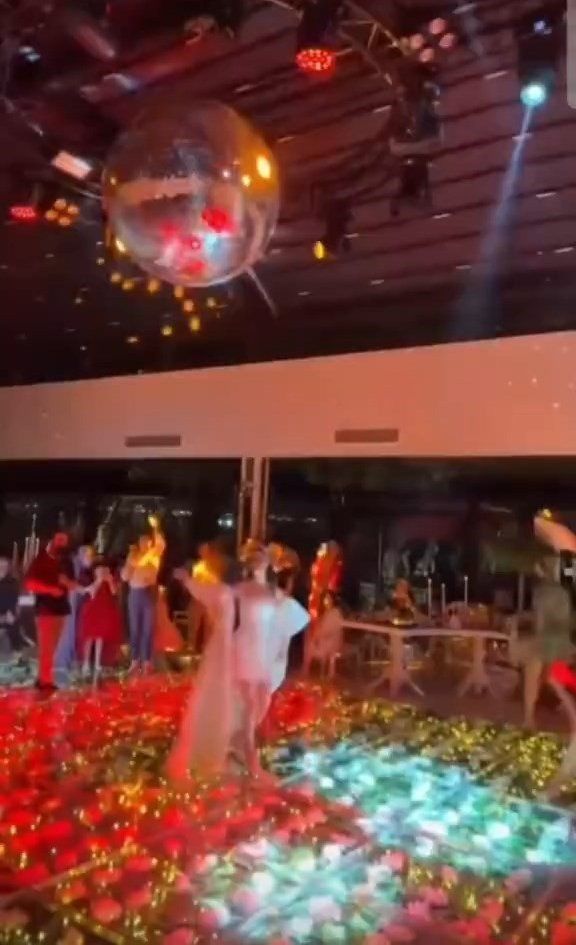 Kına gecesinde görünmez kaza! Kocaman disko topu, gelinin üzerine düştü 4