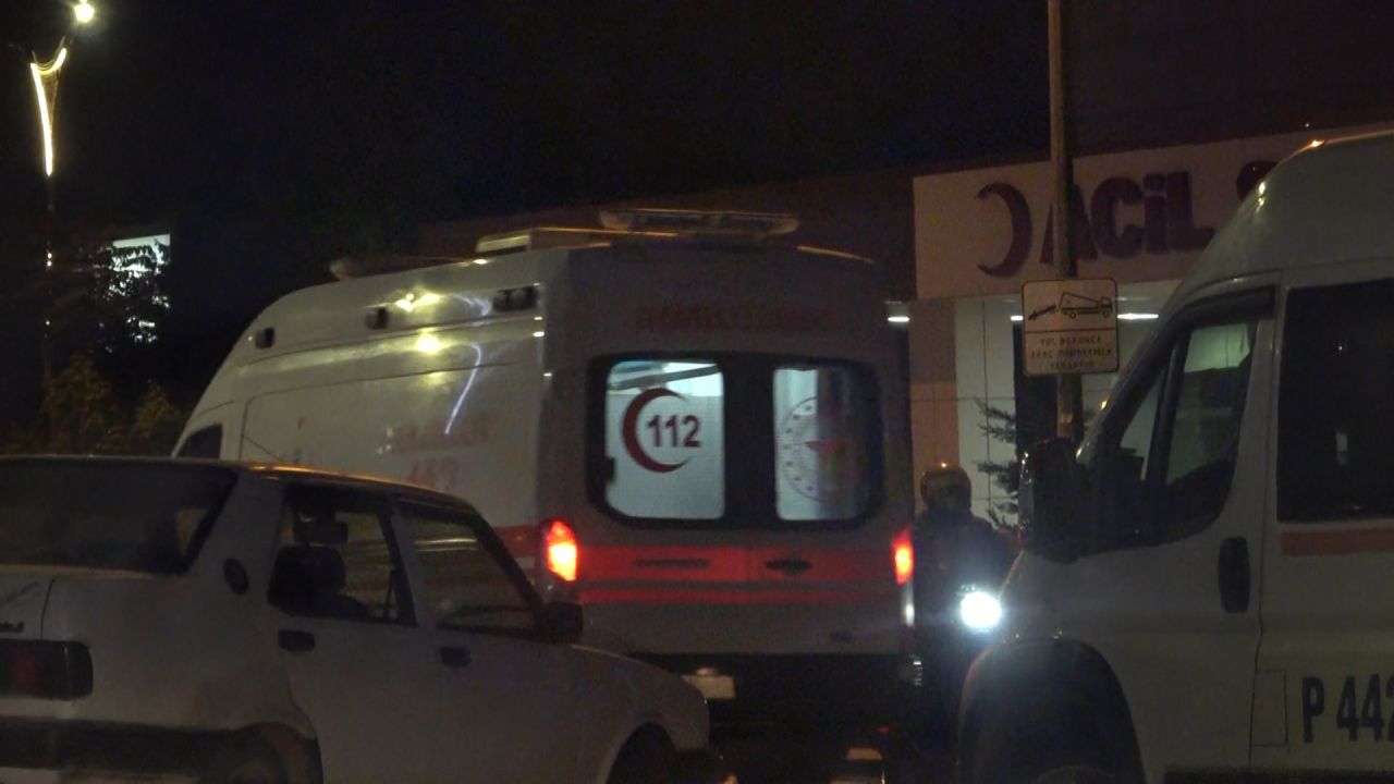 Kına gecesinde görünmez kaza! Kocaman disko topu, gelinin üzerine düştü 1
