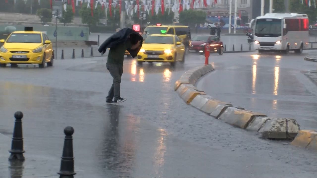 Şakası yok! Ani elektrik fırtınaları bekleniyor: Cep telefonunuzla konuşmaya ara vermeniz tavsiye olunur 4