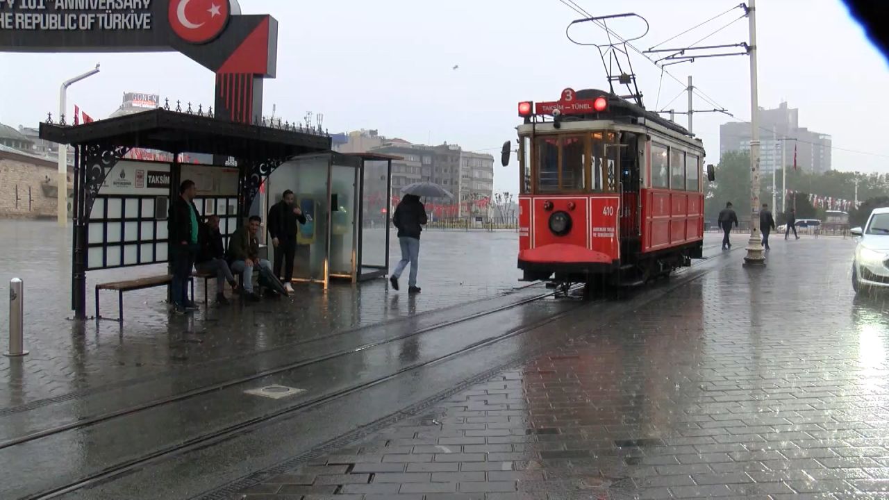 Şakası yok! Ani elektrik fırtınaları bekleniyor: Cep telefonunuzla konuşmaya ara vermeniz tavsiye olunur 5