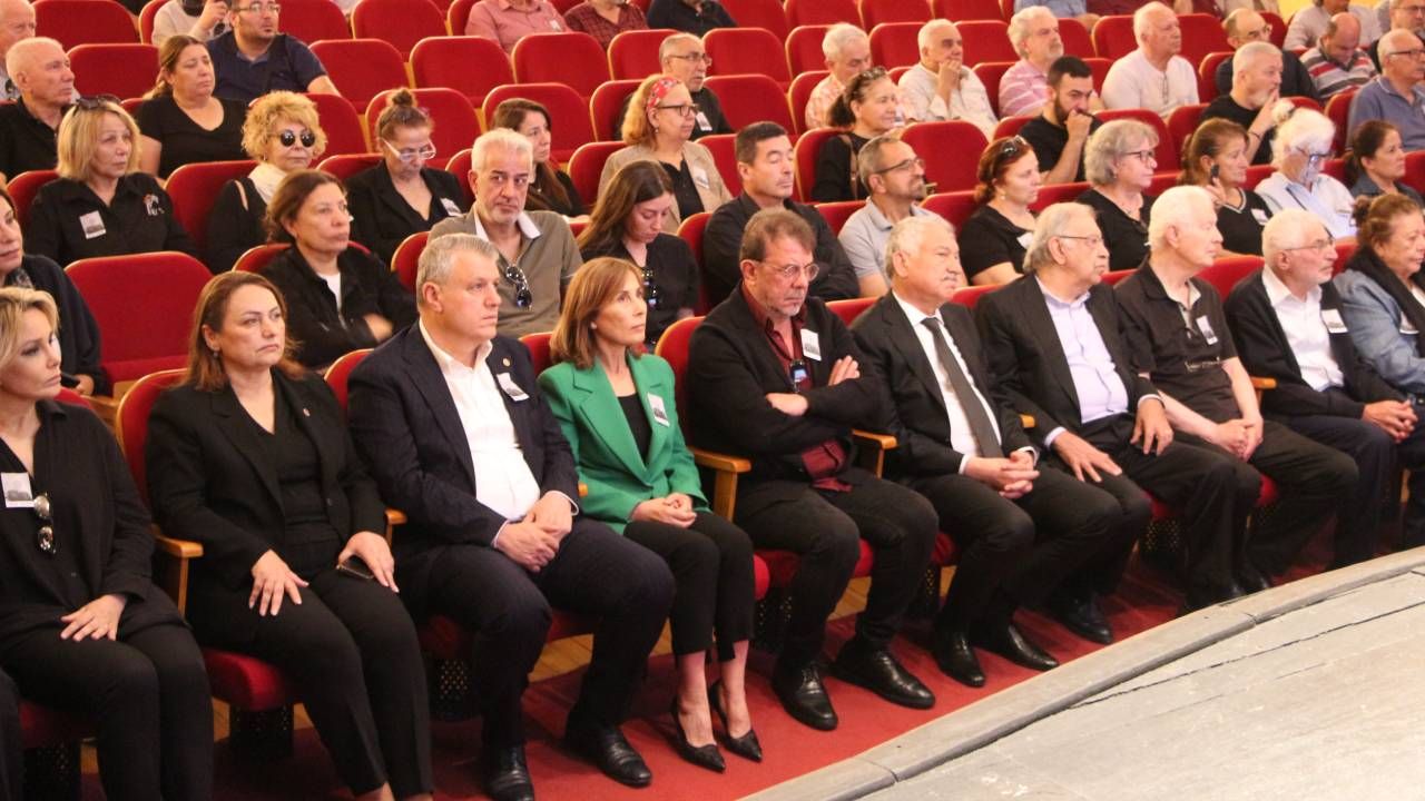 Türk sinemasının usta ismi Ali Özgentürk memleketi Adana'da son yolculuğuna uğurlandı 5