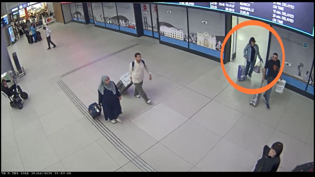 İstanbul Havalimanı’nda inanılmaz olay: 3 kadın 6 kilo altını cinsel organlarında saklamış! 4