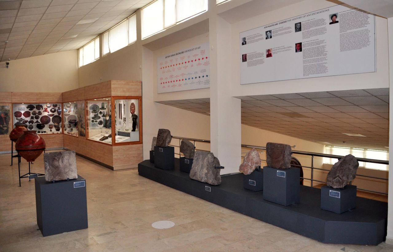 Kars Arkeoloji ve Etnografya Müzesi'nde Hz. İsa’nın yüzü olduğu değerlendirilen figür ilk kez sergide 6