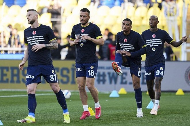 Kadıköy'de Ali Koç, yönetim ve futbolculara görülmemiş tepki! 2