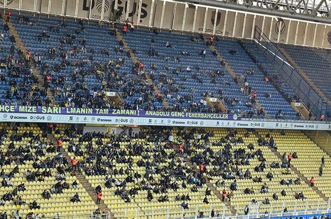 Kadıköy'de Ali Koç, yönetim ve futbolculara görülmemiş tepki! 5