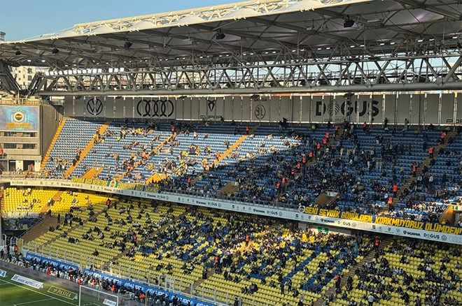 Kadıköy'de Ali Koç, yönetim ve futbolculara görülmemiş tepki! 6