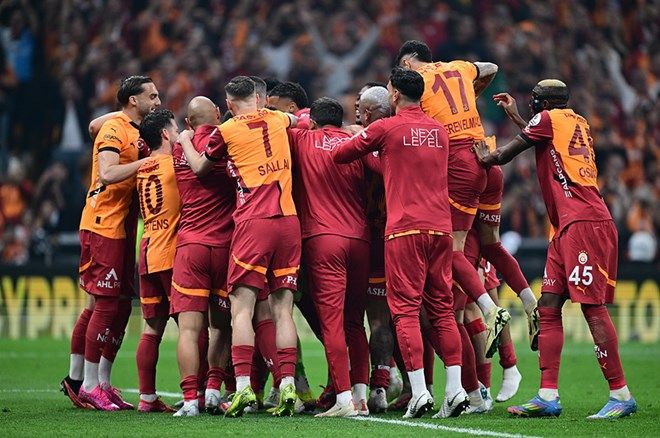 Galatasaray'da ilk ayrılık canlı yayında açıklandı: Bu sene gidiyor! 4