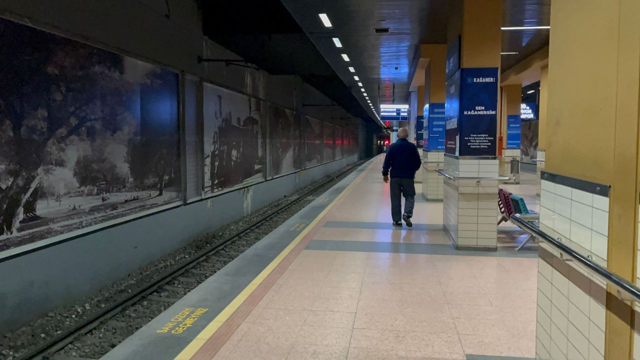 Bursa'da ulaşım krizi: CHP’li Bozbey yönetiminde ulaşım çöktü, metroya stajyer oturtuldu, trafik felç oldu 3