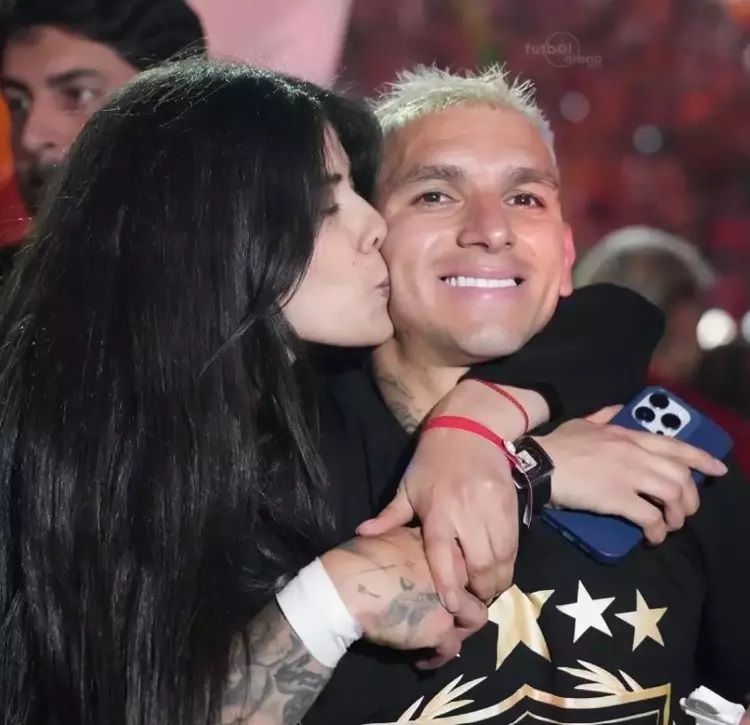 Lucas Torreira, eski sevgilisi Devrim Özkan'ı yeniden takibe aldı 4