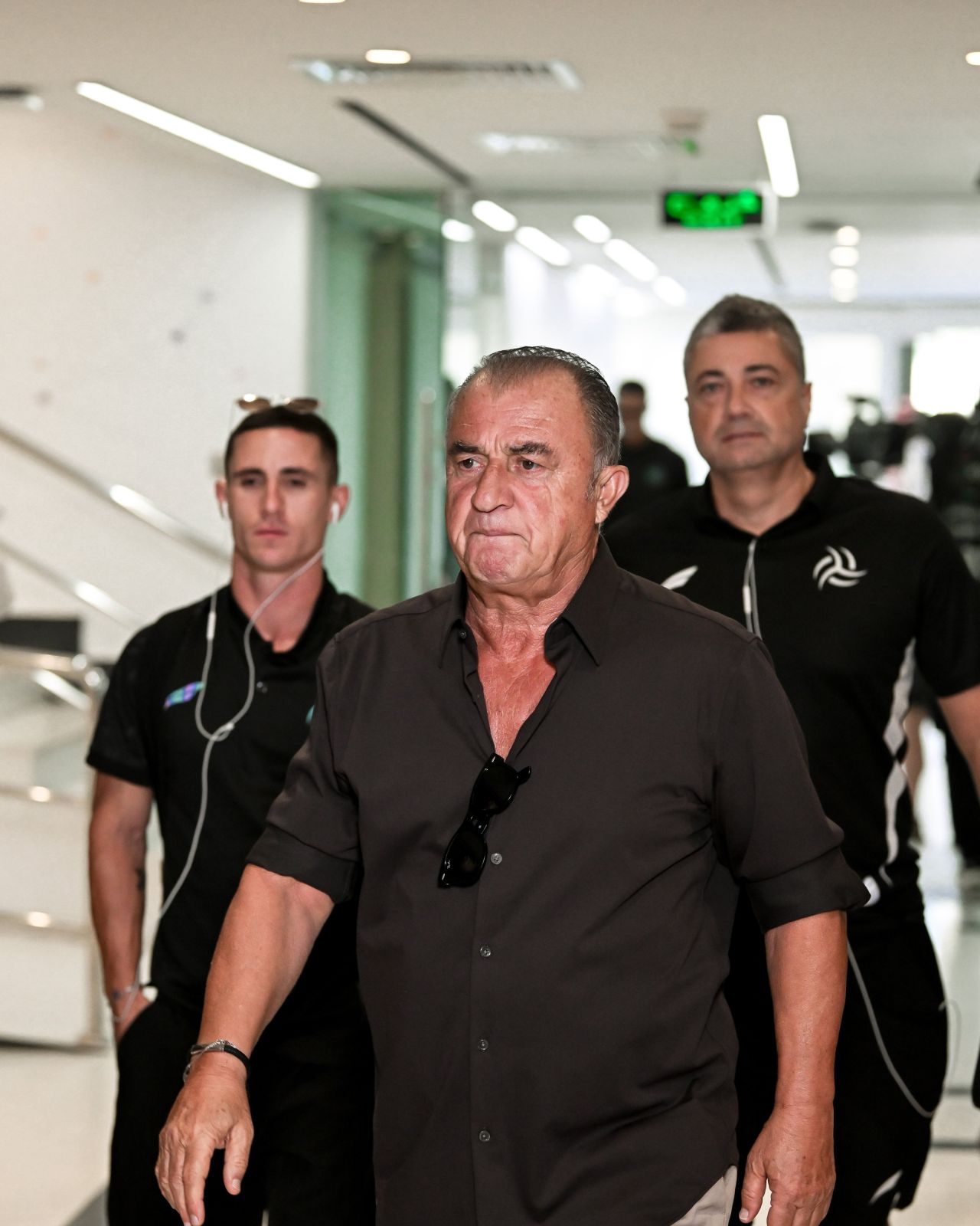 Fatih Terim oyuncularına kızdı, şişeyi fırlattı, son şampiyon karşısında tepkisi gündem oldu 2