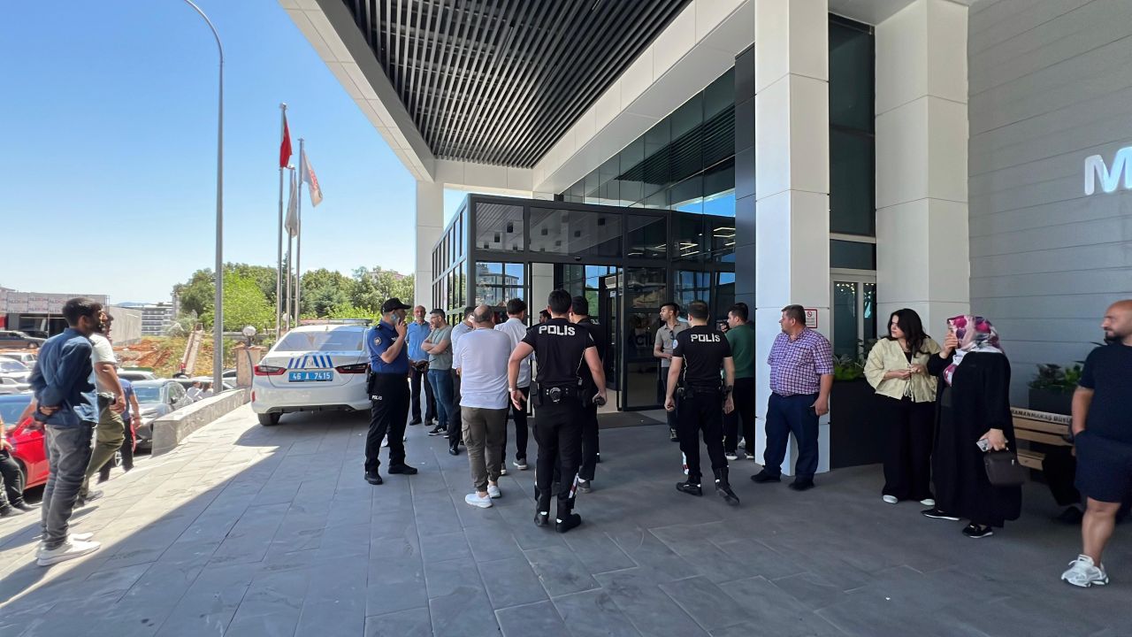 Hastanede dehşet! Eser Karaca uzaklaştırma kararı verilen eşi tarafından işyerinde katledildi 1