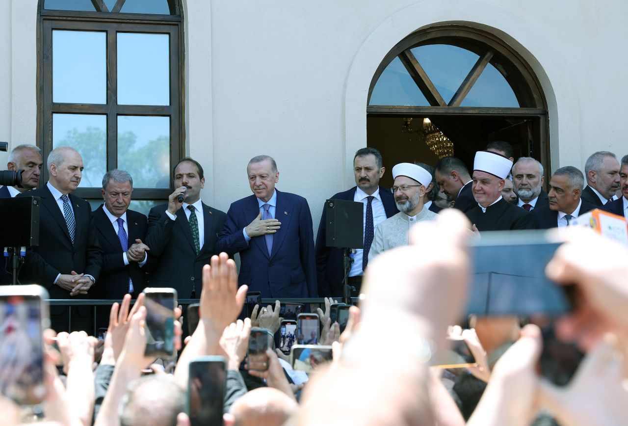 Restore edilen tarihi Gümrükçü İshak Ağa Camii, Cumhurbaşkanı Erdoğan'ın katılımıyla ibadete açıldı 10