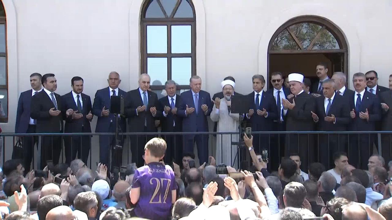 Restore edilen tarihi Gümrükçü İshak Ağa Camii, Cumhurbaşkanı Erdoğan'ın katılımıyla ibadete açıldı 9