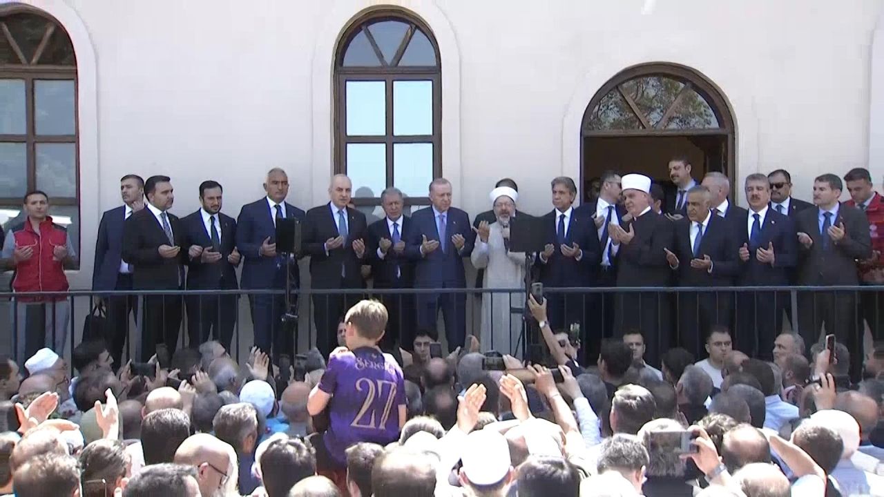 Restore edilen tarihi Gümrükçü İshak Ağa Camii, Cumhurbaşkanı Erdoğan'ın katılımıyla ibadete açıldı 8