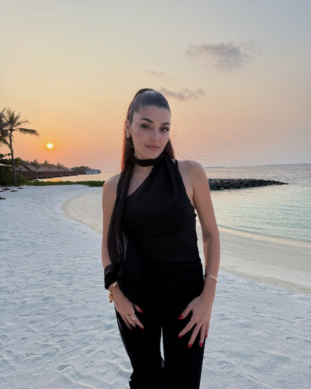 Hande Erçel’den Hakan Sabancı ile yeni aşk pozu! 2
