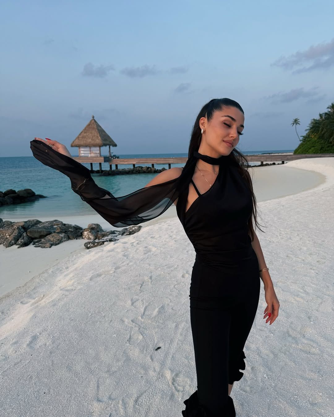 Hande Erçel’den Hakan Sabancı ile yeni aşk pozu! 6