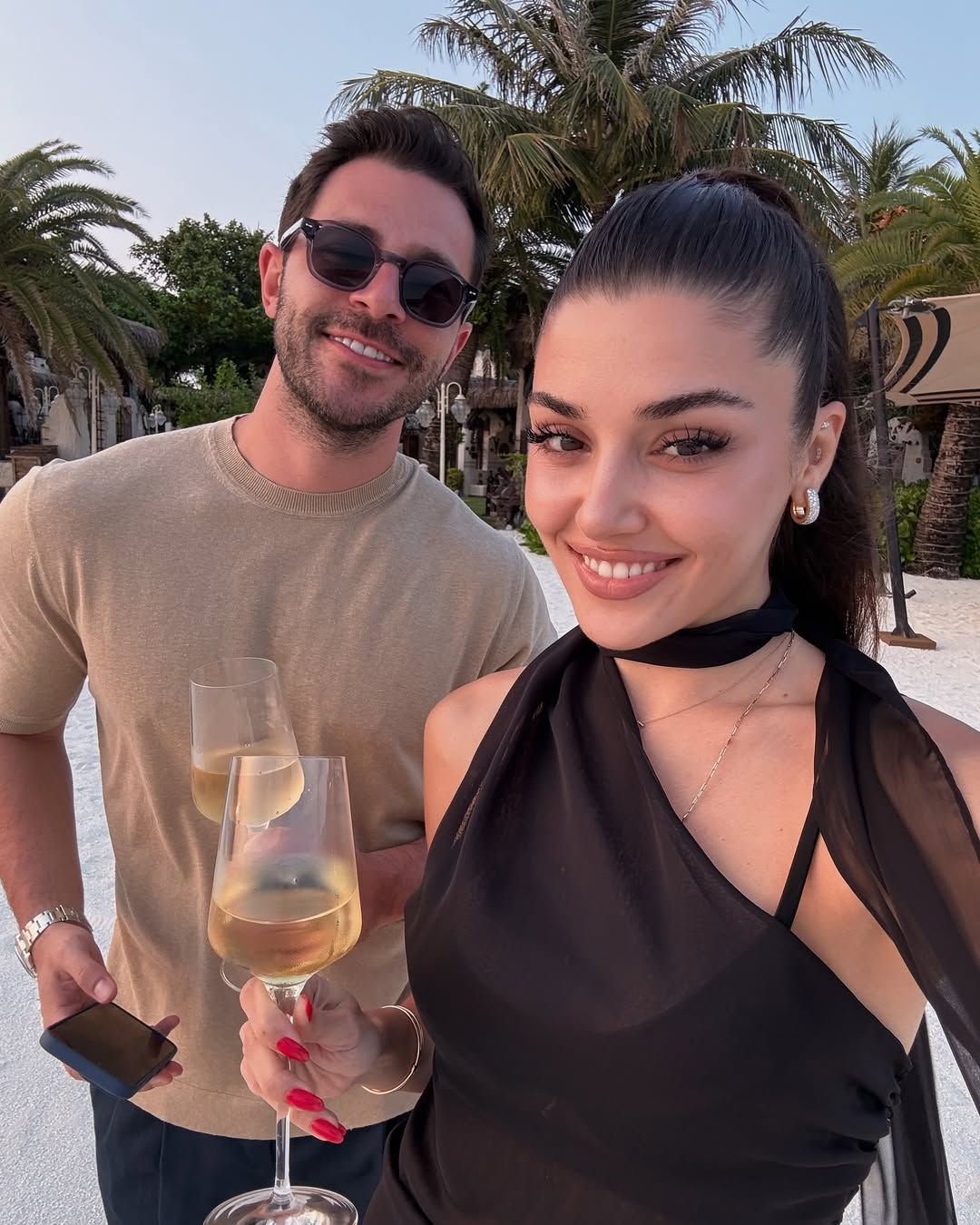 Hande Erçel’den Hakan Sabancı ile yeni aşk pozu! 3