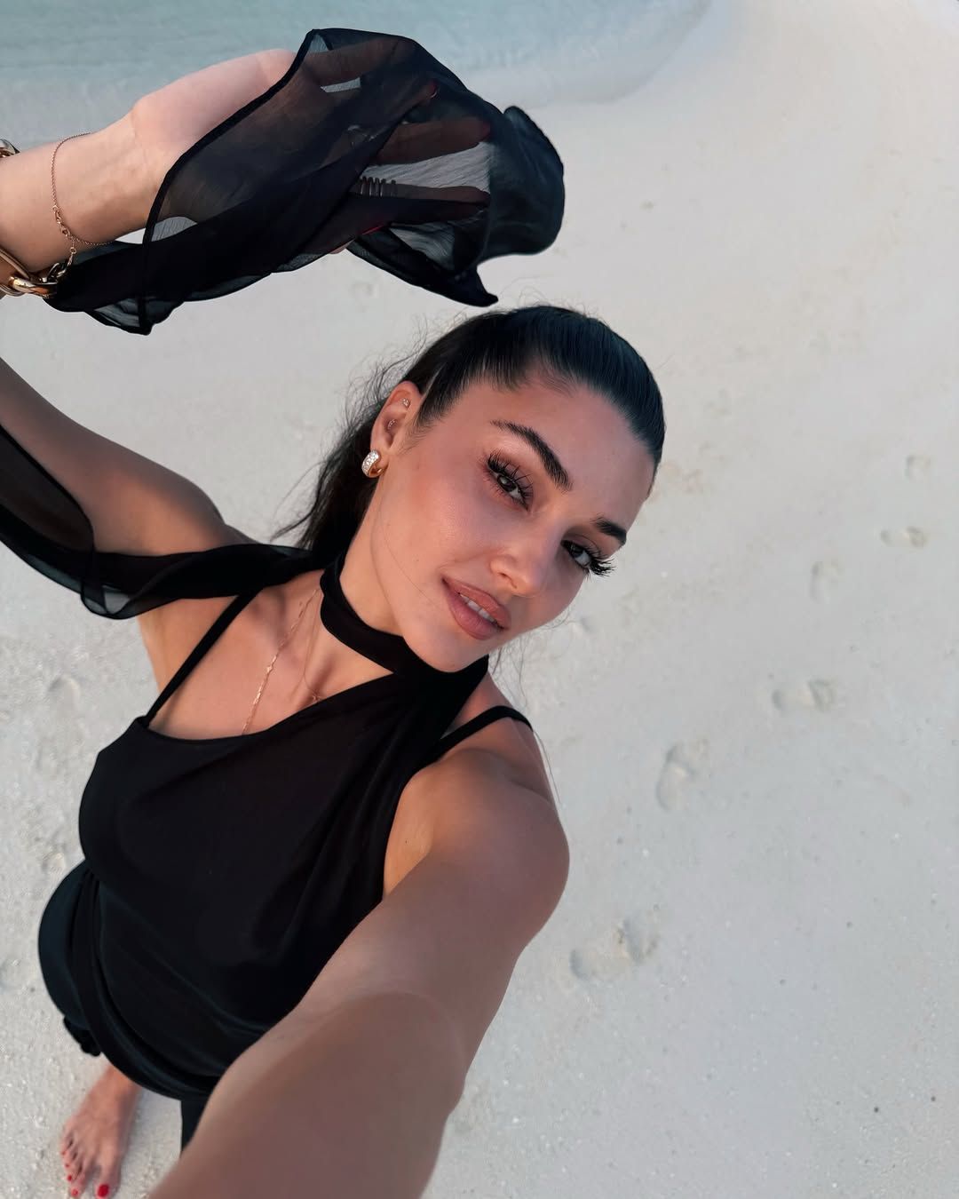 Hande Erçel’den Hakan Sabancı ile yeni aşk pozu! 1