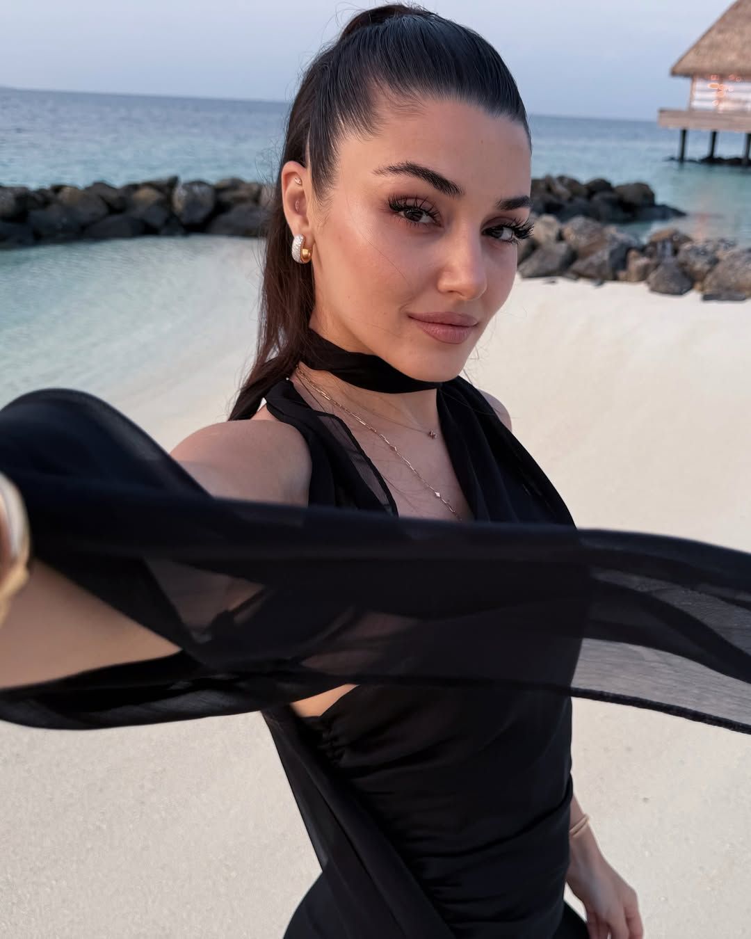 Hande Erçel’den Hakan Sabancı ile yeni aşk pozu! 7