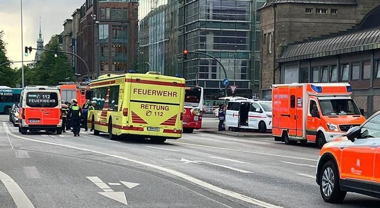 Bıçakla dehşet saçtı! Hamburg'da tren istasyonunda kanlı saldırı! Çok sayıda yaralı var! 3