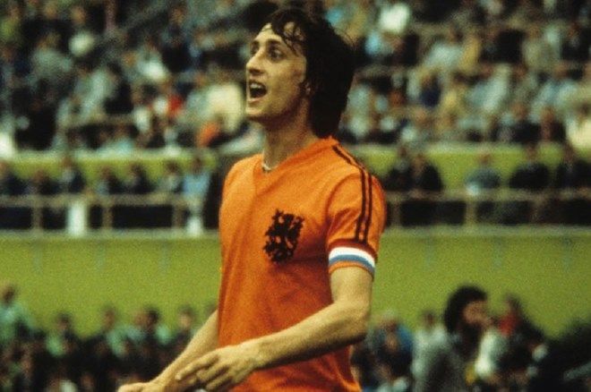 Dünyanın gelmiş geçmiş en iyi futbolcuları resmen açıklandı: Bu liste kavga çıkartır! 8