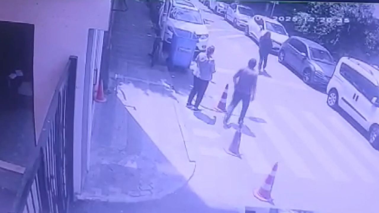 Üsküdar’da liseli kız okul tuvaletinde arkadaşını sırtından bıçakladı 2