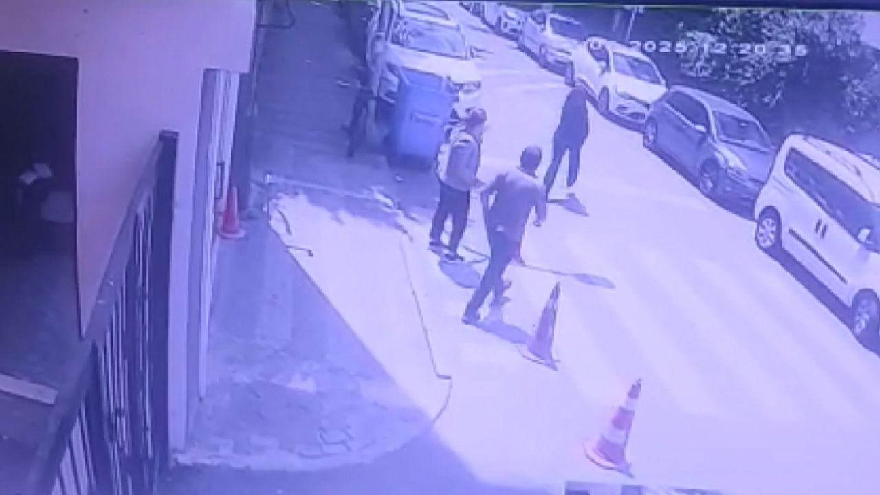 Üsküdar’da liseli kız okul tuvaletinde arkadaşını sırtından bıçakladı 3
