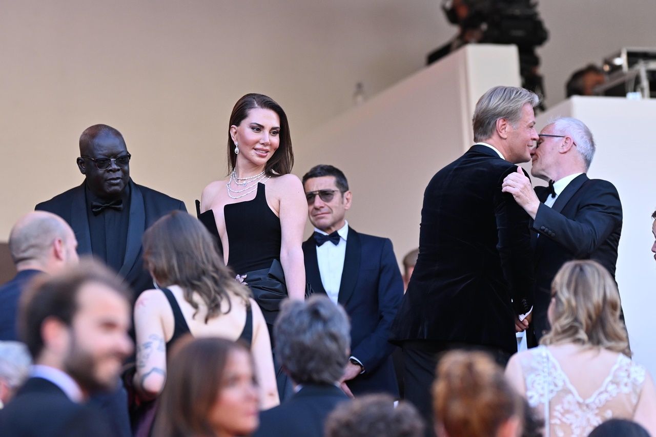 Cannes'da Ebru Yaşar rüzgarı! Tarzıyla geceye damga vurdu 3