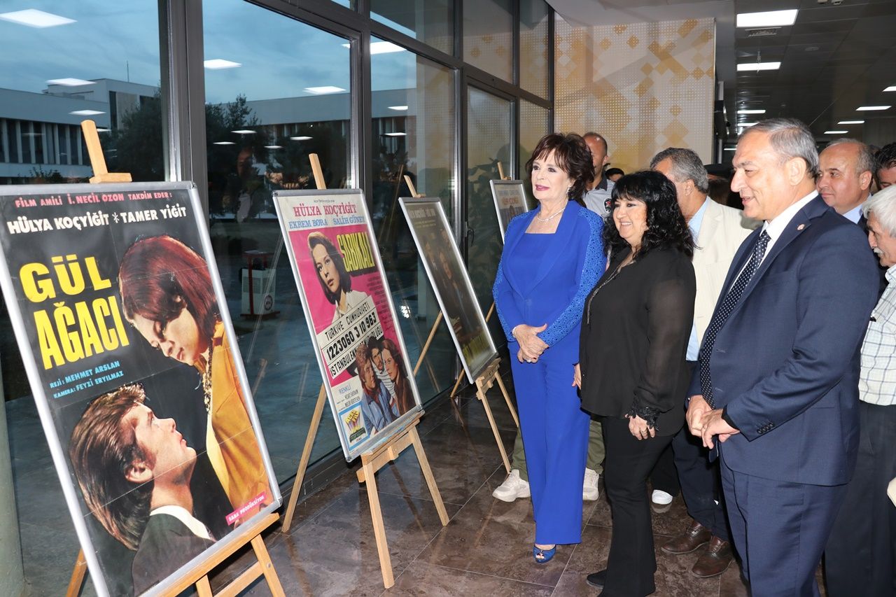 Hülya Koçyiğit’ten Adana’da gençlere ilham veren mesajlar: Bu ülkenin en büyük hazinesi sizsiniz 1
