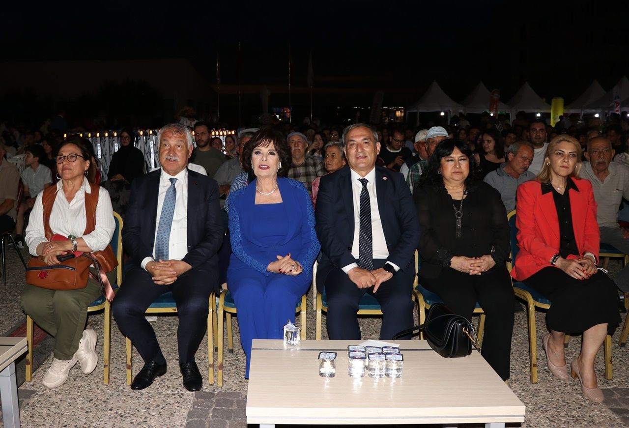 Hülya Koçyiğit’ten Adana’da gençlere ilham veren mesajlar: Bu ülkenin en büyük hazinesi sizsiniz 2