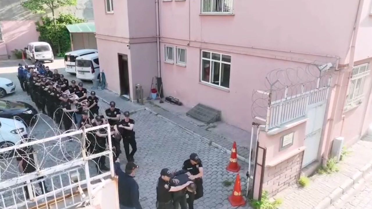 Konya'da 10 masaj salonuna 'Şah-Mat' operasyonu; 74 kadın kurtarıldı, 28 şüpheli gözaltında 2
