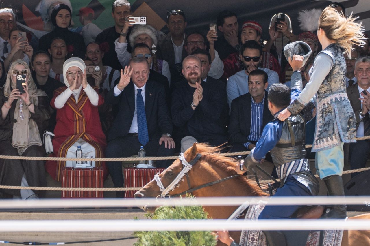 Cumhurbaşkanı Erdoğan, Etnospor Kültür Festivali’ne katıldı: Karabağ’dan gelen ekibin bayraklı gösterisini ayakta alkışladı 1