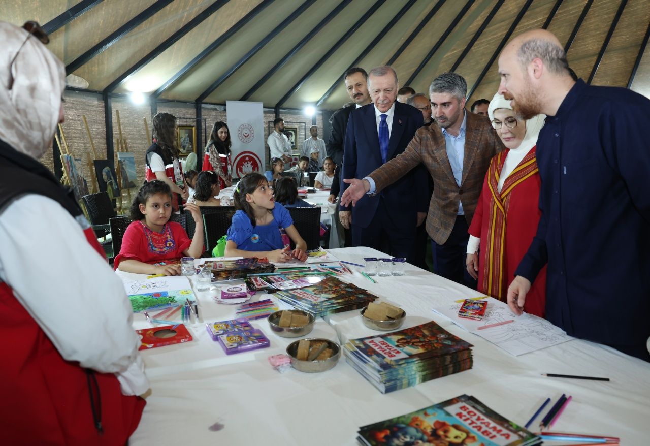 Cumhurbaşkanı Erdoğan, Etnospor Kültür Festivali’ne katıldı: Karabağ’dan gelen ekibin bayraklı gösterisini ayakta alkışladı 5