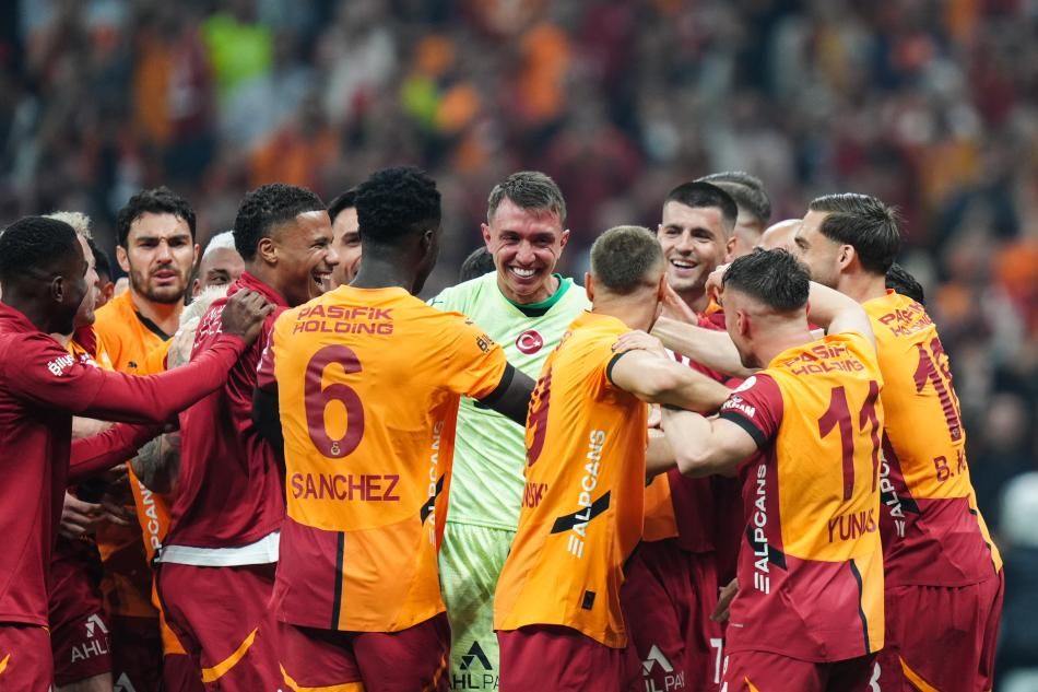 Ve Galatasaray'ın yeni kalecisi belli oldu! Dünyaca ünlü eldiven Cimbm'a geliyor: Bitti bu iş... 1