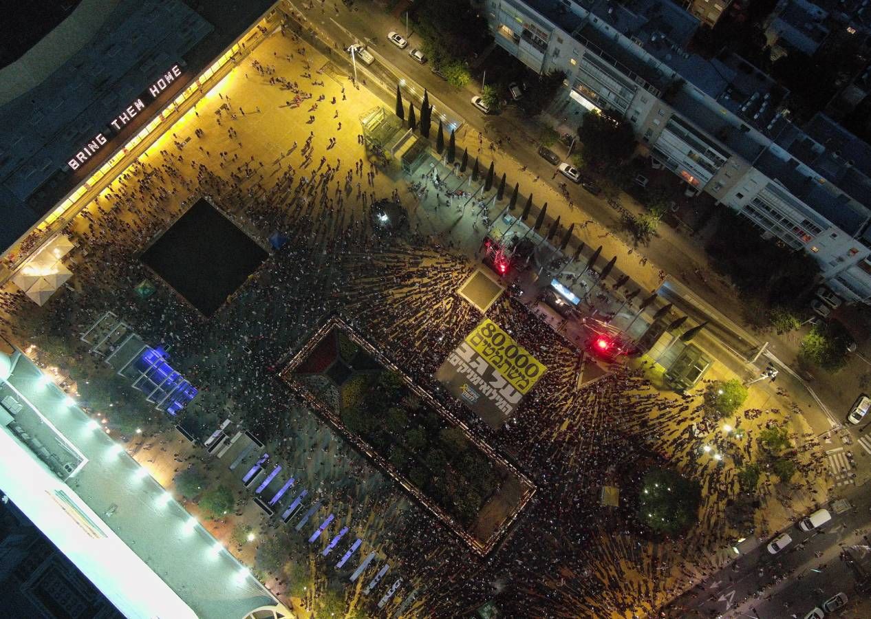 Tel-Aviv'de binlerce kişi Gazze için sokağa döküldü: Katil Netanyahu işgali durdur 6