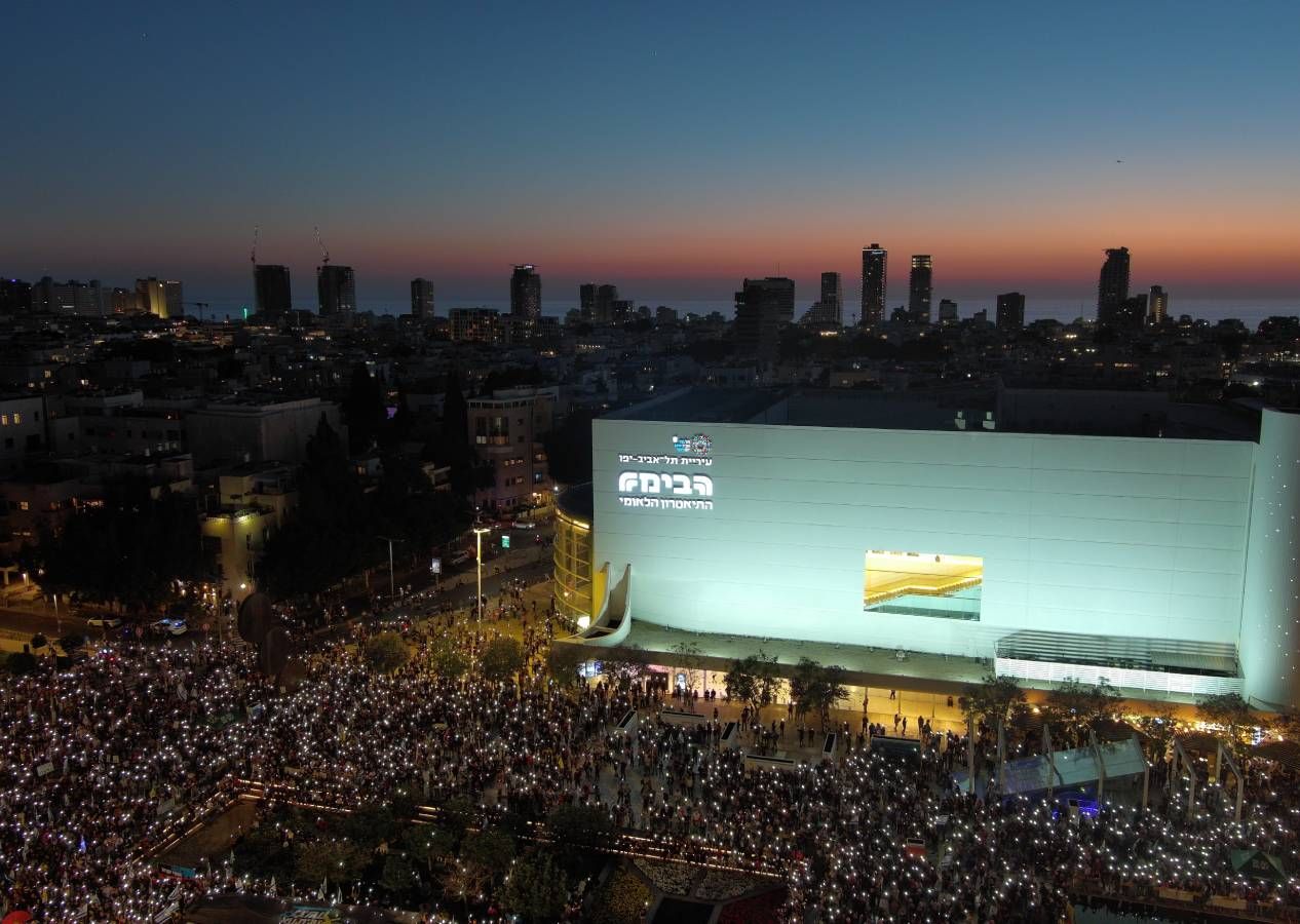 Tel-Aviv'de binlerce kişi Gazze için sokağa döküldü: Katil Netanyahu işgali durdur 4
