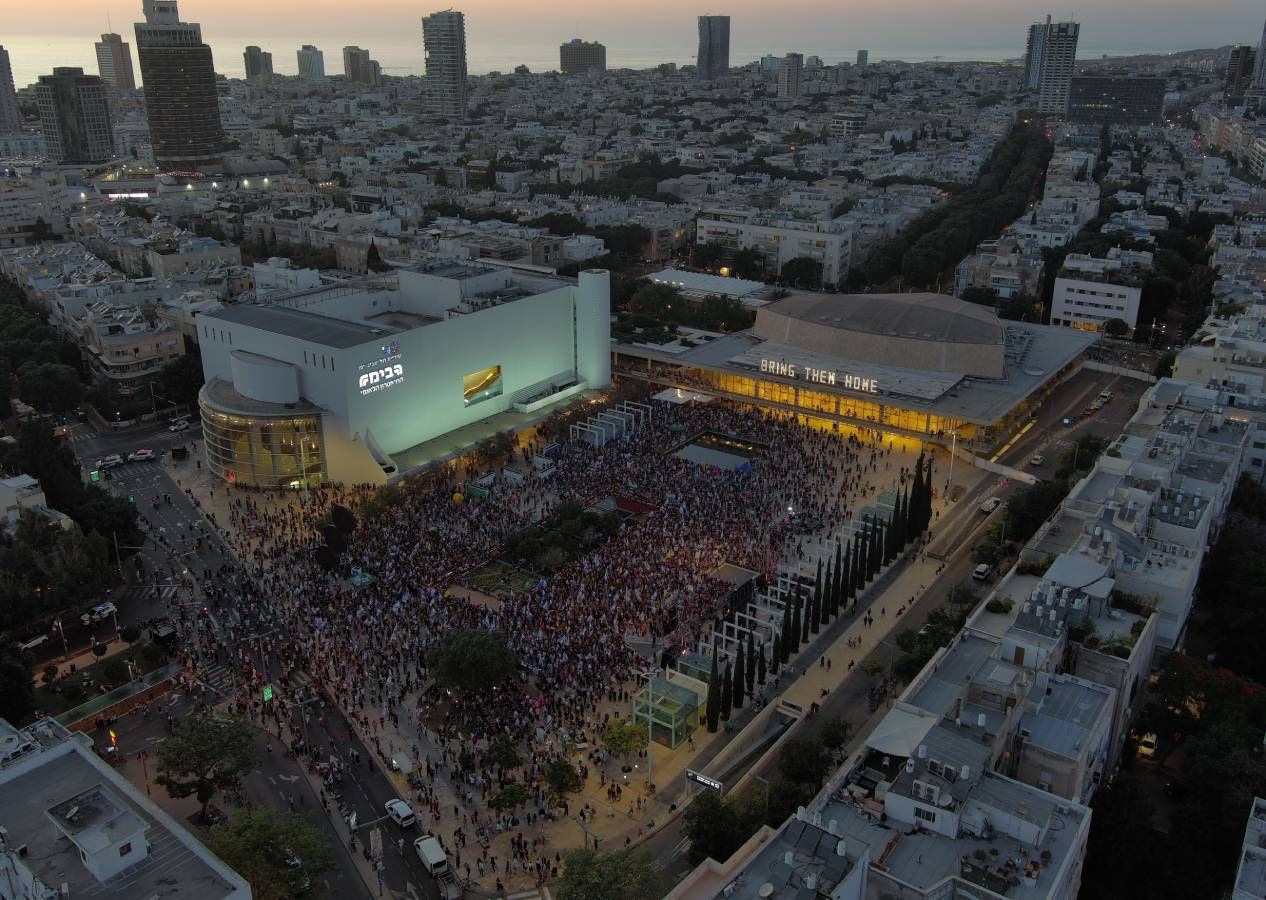 Tel-Aviv'de binlerce kişi Gazze için sokağa döküldü: Katil Netanyahu işgali durdur 2
