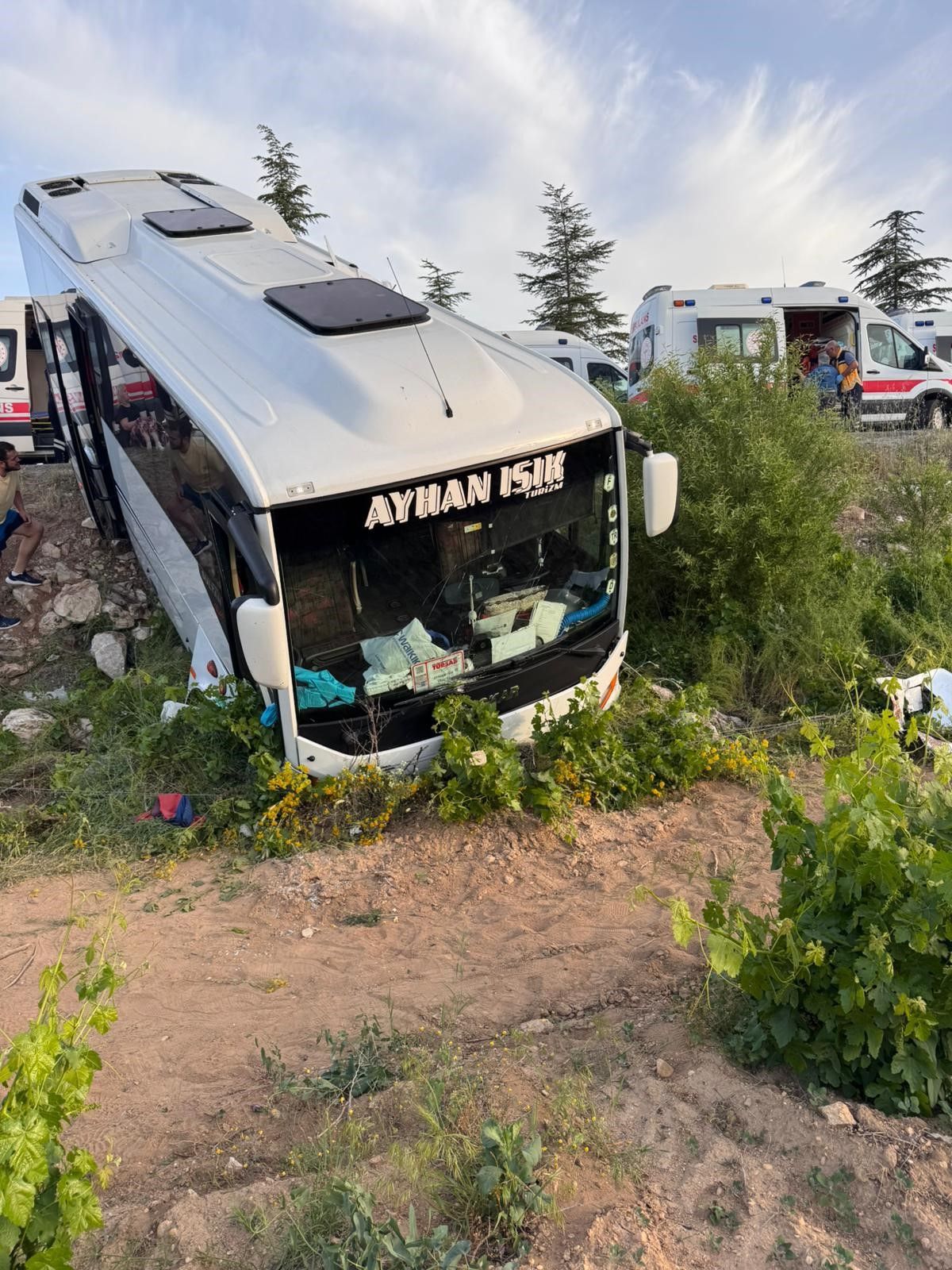 Isparta'da can pazar! Isparta Petrol firmasına ait yolcu otobüsü ile tur midibüsü çarpıştı: 29 yaralı 5