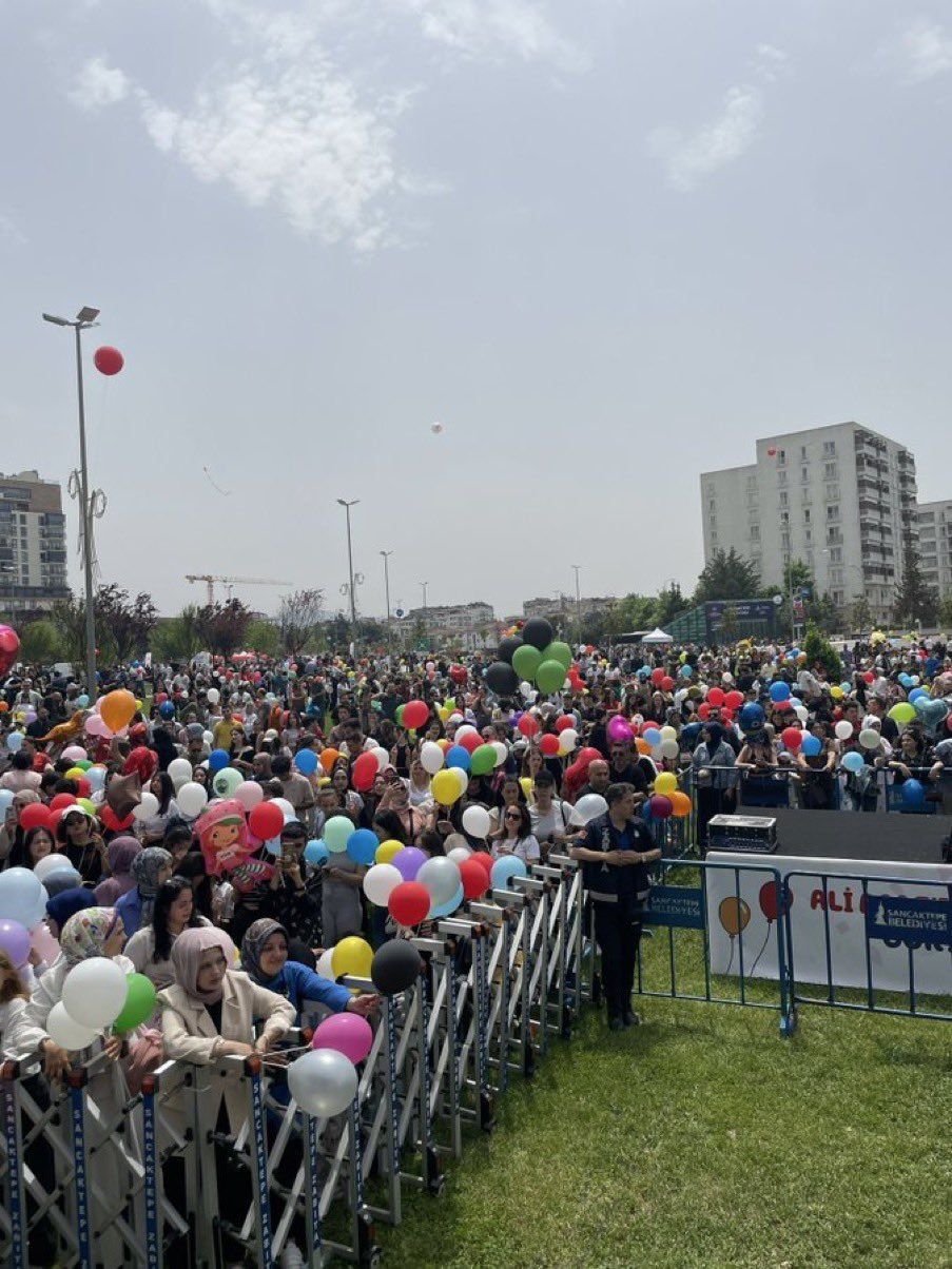 Sancaktepe'de ağlatan dayanışma: Balonlar kanseri yenen 6 yaşındaki Ali Asaf için uçuruldu 6