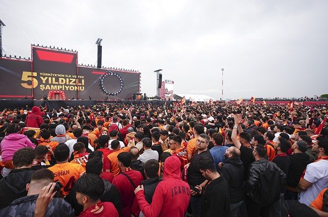 Galatasaray'da 5 yıldızlı şampiyonluk coşkuyla kutlandı! 10