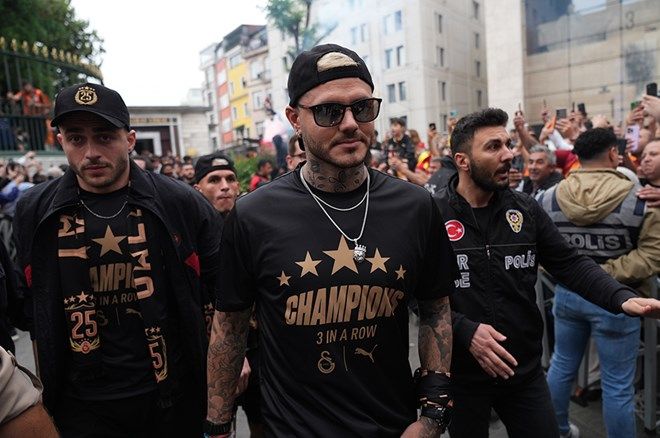 Galatasaray'da 5 yıldızlı şampiyonluk coşkuyla kutlandı! 2
