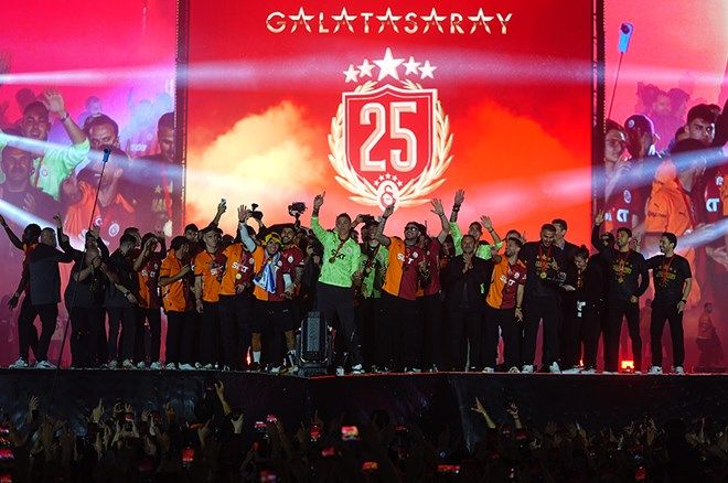 Galatasaray, Yenikapı'da Süper Lig kupasına kavuştu 12