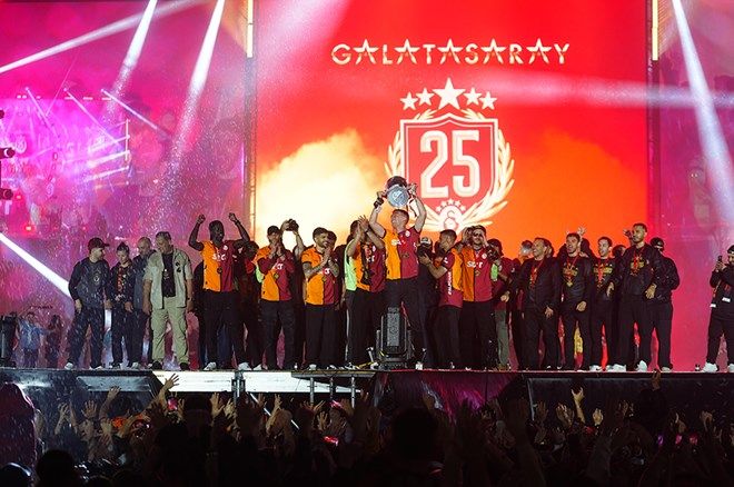 Galatasaray, Yenikapı'da Süper Lig kupasına kavuştu 8