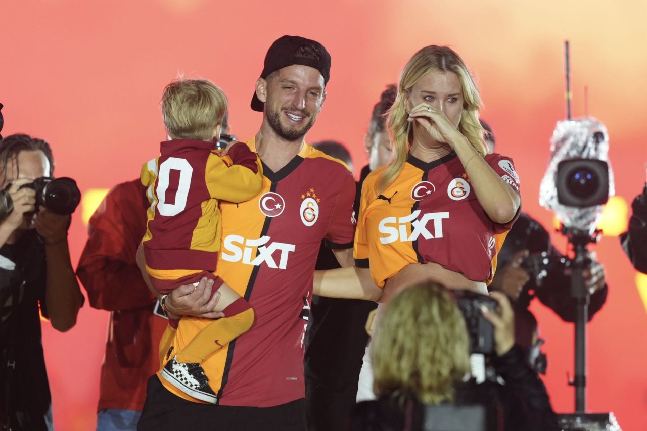 Galatasaray'da 4 ayrılık kesinleşti! Okan Buruk'un raporu sonrası 4 oyuncu daha tehlikede 3