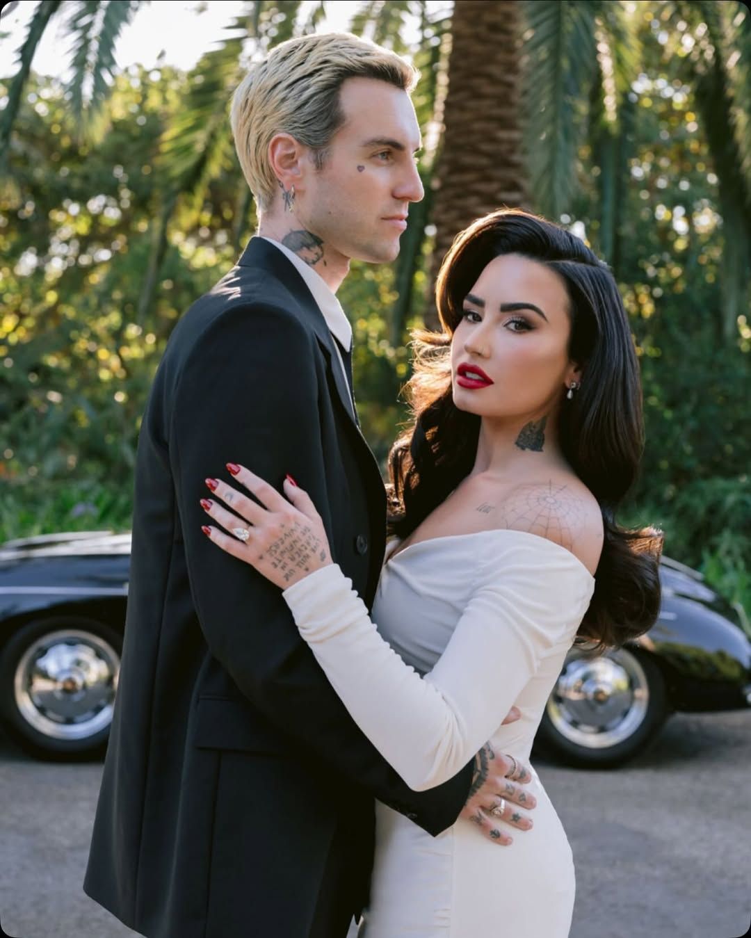 Dünyaca ünlü şarkıcı Demi Lovato, 3 yıllık aşkıyla evlendi! 4