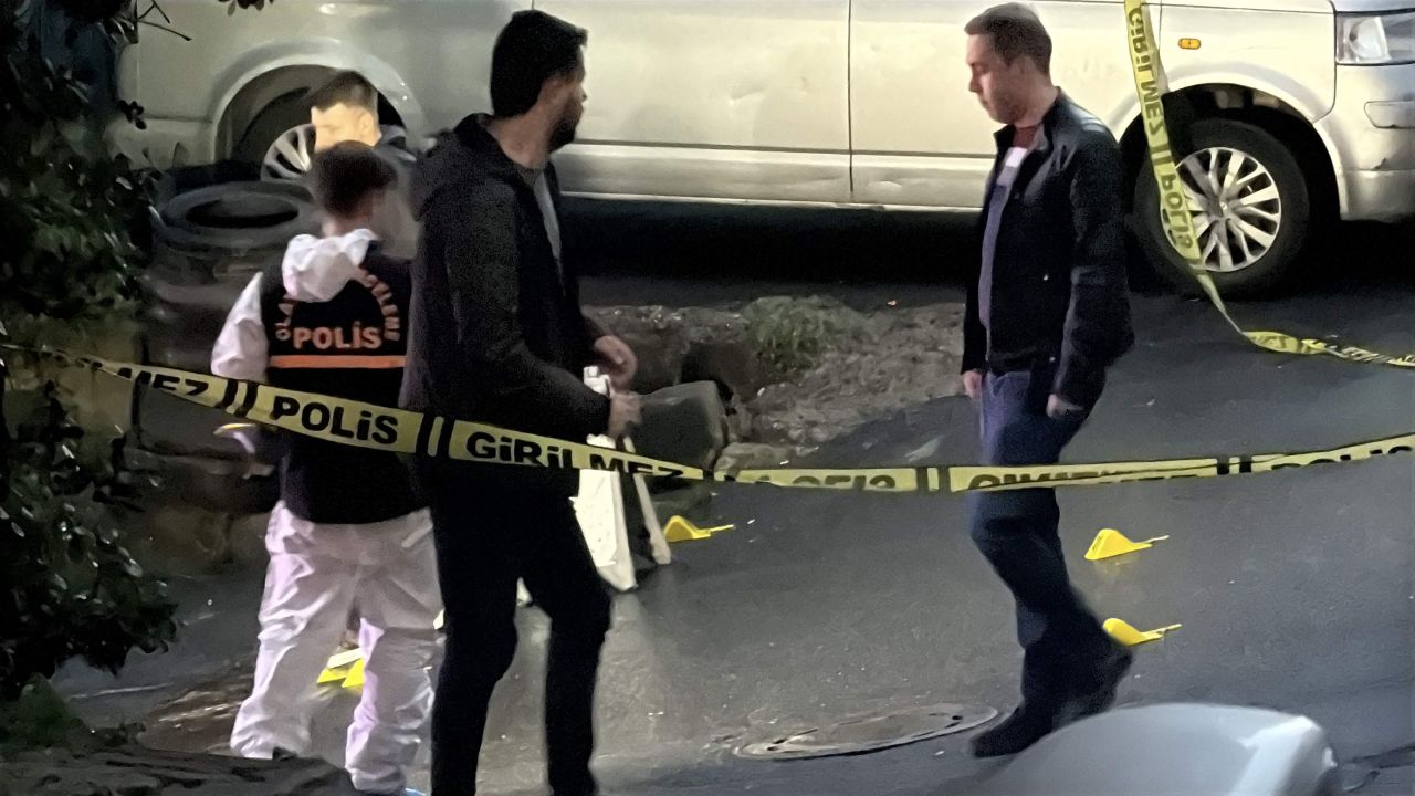 Kağıthane’de otomobile silahlı saldırı! İsmet Göksal'ı geçtiği sokakta bekleyip çapraz ateşle infaz ettiler 10