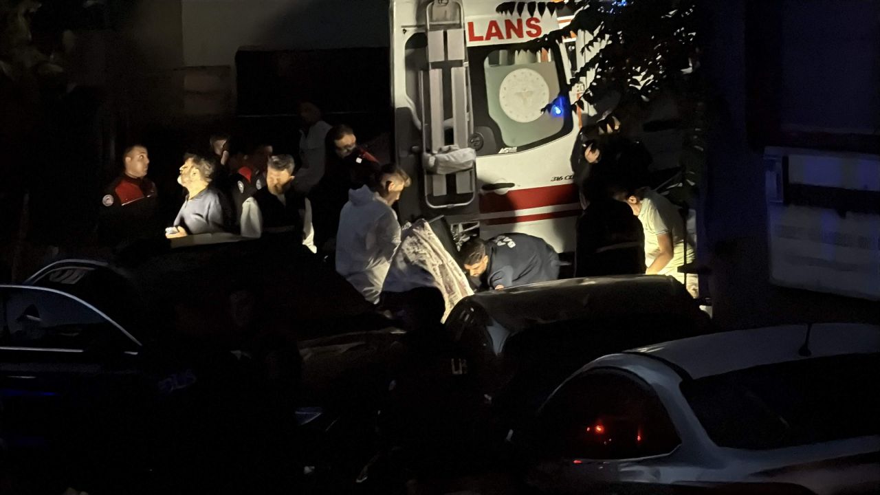 Kağıthane’de otomobile silahlı saldırı! İsmet Göksal'ı geçtiği sokakta bekleyip çapraz ateşle infaz ettiler 7