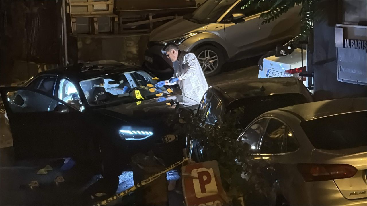 Kağıthane’de otomobile silahlı saldırı! İsmet Göksal'ı geçtiği sokakta bekleyip çapraz ateşle infaz ettiler 4